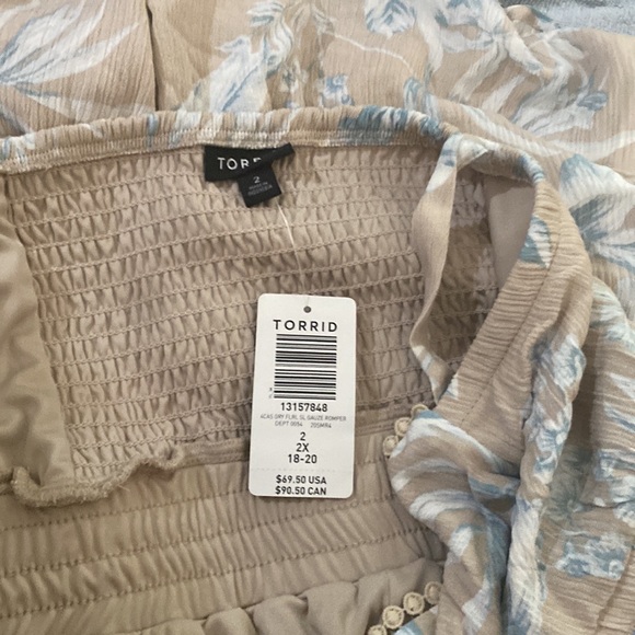 Torrid Tropical Palm Gauze Floral Romper 2 NWT - Picture 5 of 5